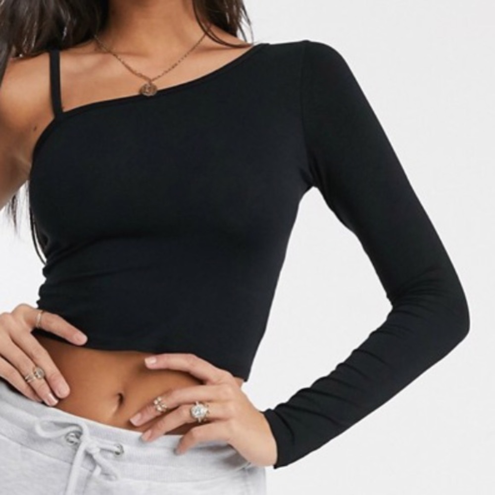 Trendy black top